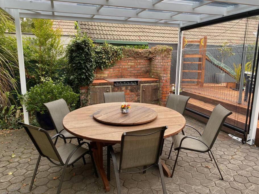 Superb Studio Retreat With Spa, Pool & Bbq Access Whanganui Eksteriør bilde