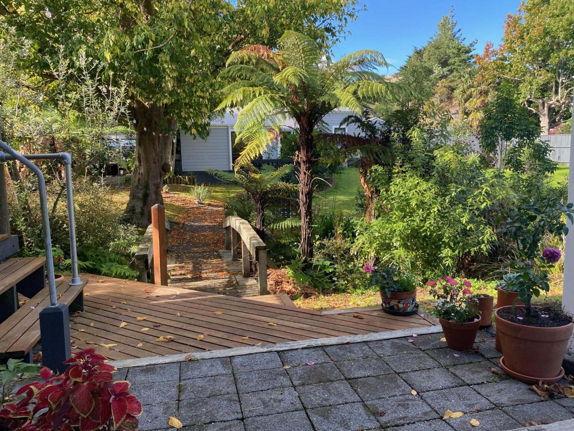 Superb Studio Retreat With Spa, Pool & Bbq Access Whanganui Eksteriør bilde